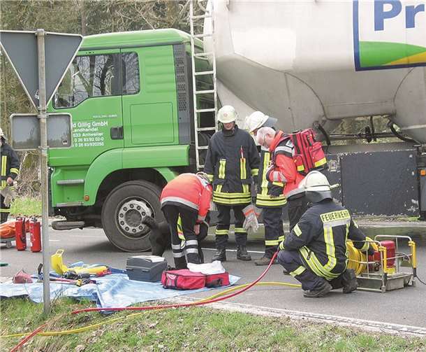 Feuerwehr, Rettungshundestaffel und DRK arbeiten Hand in Hand.