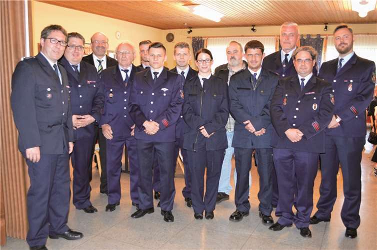 Feuerwehr Rolandswerth feierte ihr 90-jähriges Bestehen intern mit Ehrungen und Beförderungen und am Sonntag mit einem Tag der Präsentation.