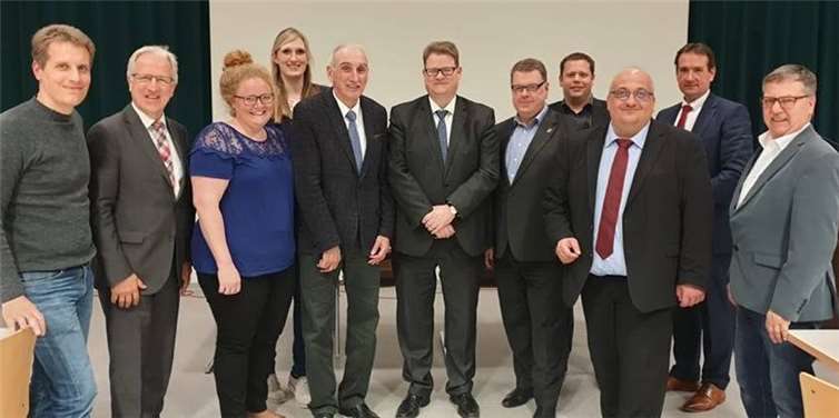 Feuerwehrkameraden, interessierte Bürger und Kandidaten für die Ratswahlen diskutierten über die Zukunft der Feuerwehr.Foto: privat