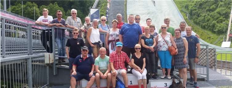 Feuerwehrmänner und -frauen bei ihrer Jahrestour. Privat