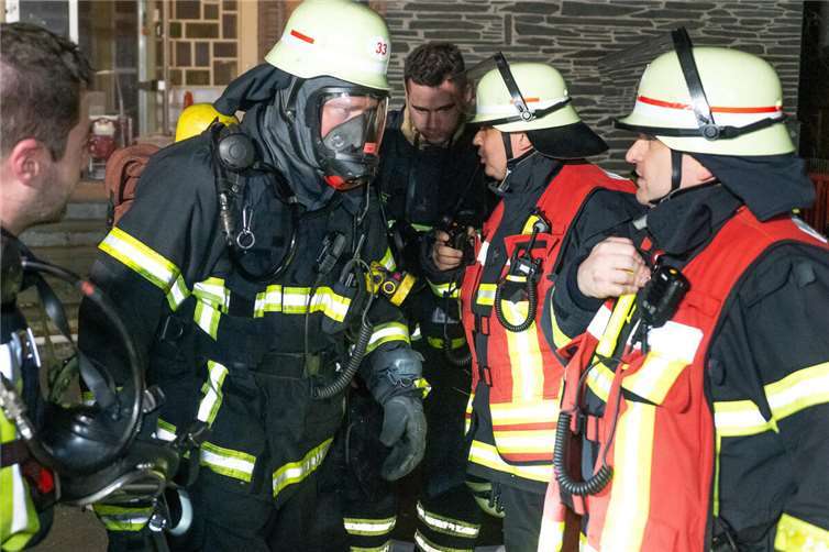 Feuerwehrmann berichtet nach Rückkehr die Lage
