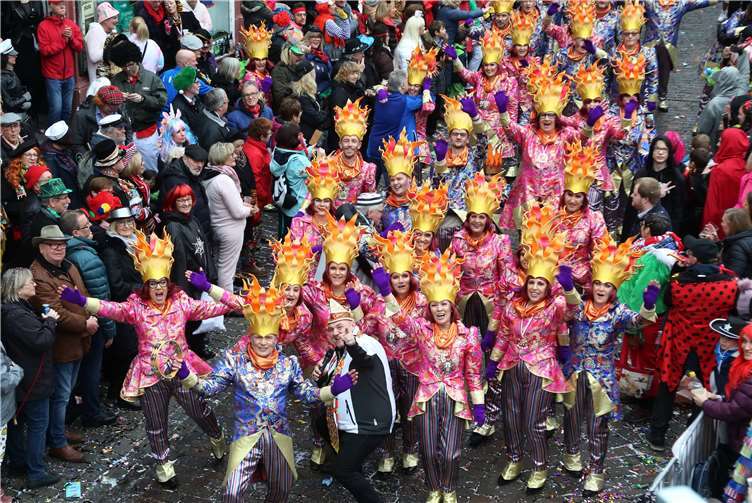 Feurig waren die Gewinner derbesten Fußgruppe: die „Flammen“ von den Domingos Metternich