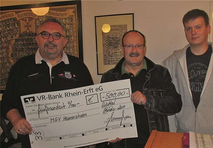 Filialleiter Michael Reich, Vorsitzender Günter Tappeser, Chorleiter Oliver Scherer (v.l.). privat