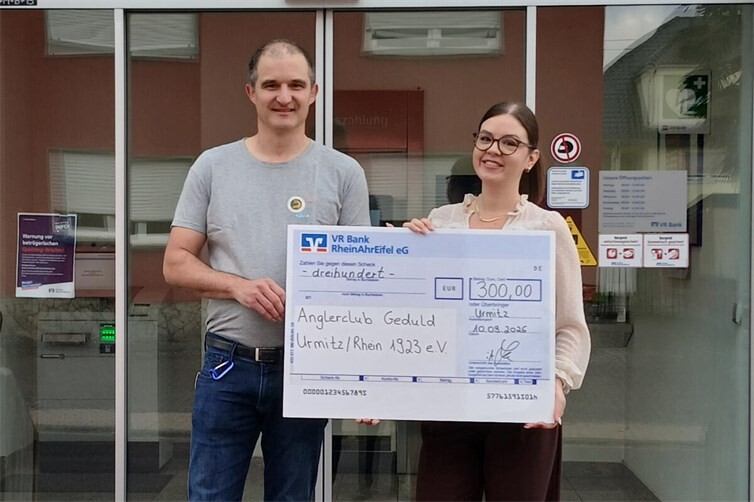 Filialleiterin Laura Koch-Yildirim und Vorsitzender Thomas Höfer