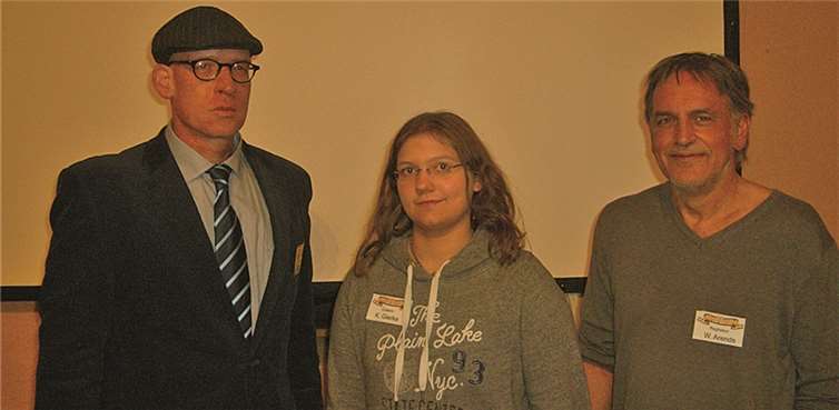 Filmemacher unter sich: Die Regisseure Jürgen Drüeke (li.) und Wolfgang Arends (re.) an der Seite von Cutterin Kira Gierke. ROB