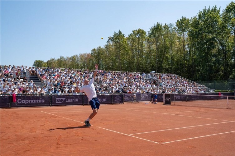 Finale der Bonn Open 2026 vor ausverkaufter Tribüne.