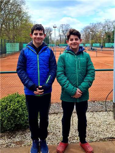 Finale mit den Zwillingen Felix und Toni Hoffmann (v. l.) Foto: privat