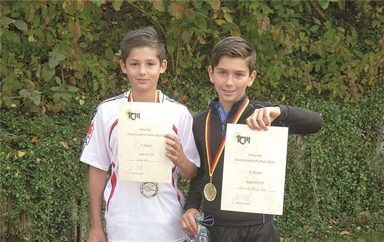 Finalisten U15-12: 1. Sieger Yannick Haeser-Reif (rechts), 2. Sieger Justin Stürz.