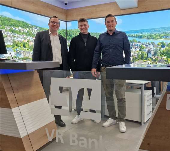 Finanz- und Immobilienexpertise eng verzahnt: VR Bank- Filialleiter Benjamin Christen, VR Immo Immobilienexperte Nico Kolbe und Geschäftsführer der VR Immo GmbH Tobias Jahn (v.l.)