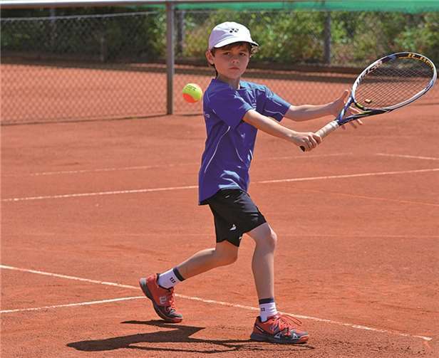 Finn Gerharz (Jungen U 9) vom TC BW Bad Ems in Aktion.Privat