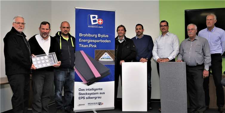 Firmeninhaber Guido Brohlburg (Dritter von rechts) empfing die Freie Wählgruppe beim Vor-Ort-Termin bei der Brohlburg Dämmstoff- und Recyclingwerke GmbH.Foto: Harald Hoffmann/FWG