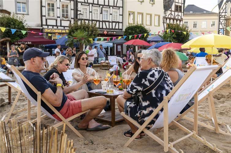 Linz feiert „First Friday“ mit karibischem Flair und Live-Acts „First Friday“ bringt Sommerfeeling und Musik in die Stadt. Foto: Heinz-Werner Lamberz (Creativ Picture)