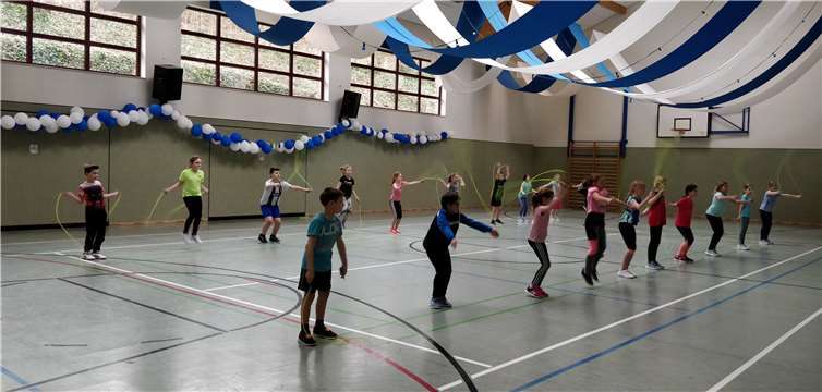 Fit in den Morgen starten - das gefiel auch den Kindern der Grundschule Wassenach. Foto: privat