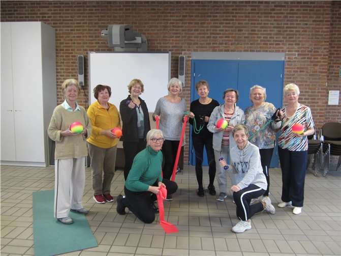 „Fit und gesund“ ist die Überschrift der Gymnastikgruppe.  Quelle: kfd Rheinbreitbach