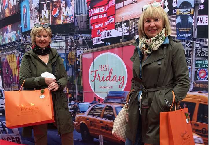 Flanieren auf dem roten Teppich und vor einer tollen Kulisse machte den Besuchern sichtlich Spaß. Foto: privat