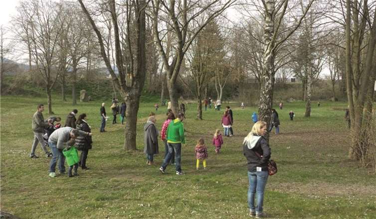 Fleißig gingen die Kinder auf die Suche nach dem Osterhasen. privat