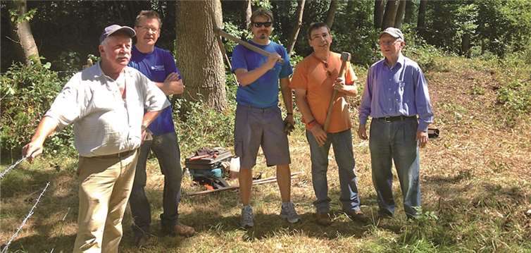 Fleißige Handwerker: Reiner Schulz, Dr. Werner Eich, Christoph Kretschmer, Herbert Scholtes, Eberhard Ewert (v.l.).Klaus Weinowski