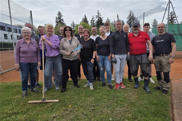 Fleißige Helfer beim Frühjahrsputz des TCK