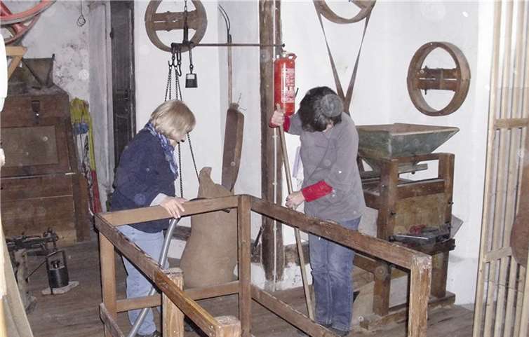 Fleißige Helfer brachten die Heins Mühle auf Vordermann.privat