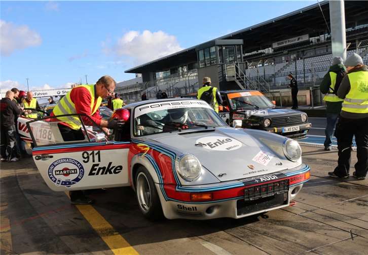 Fleißige Helfer halfen beim Einsteigen.-SES-