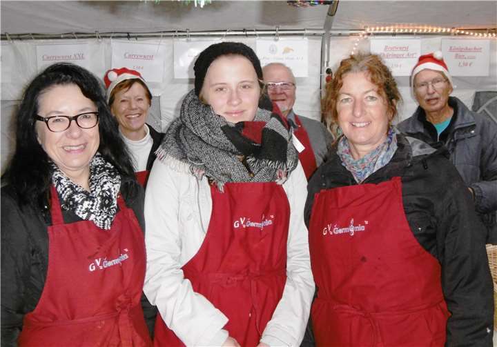 Fleißige Helfer im Stand.