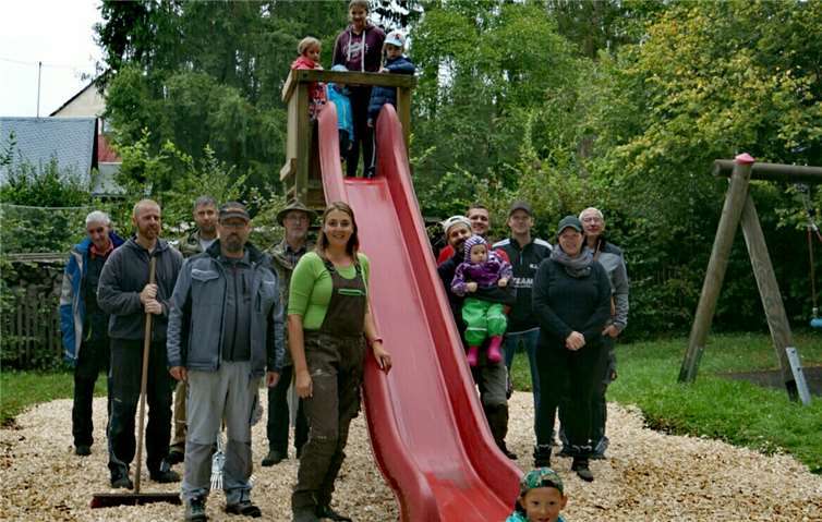 Fleißige Helferinnen und Helfer bei der Bürgeraktion in Mörz.Foto: privat