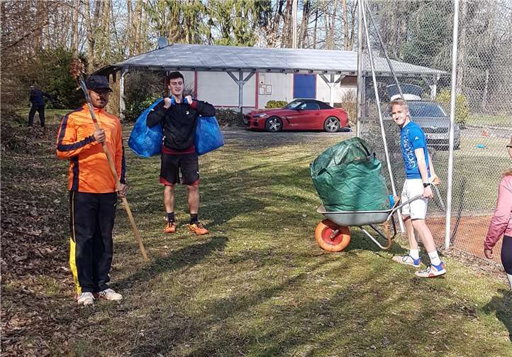 Fleißige Mitglieder brachten nicht nur die Plätze sondern auch die Anlage auf Vordermann. Foto: privat