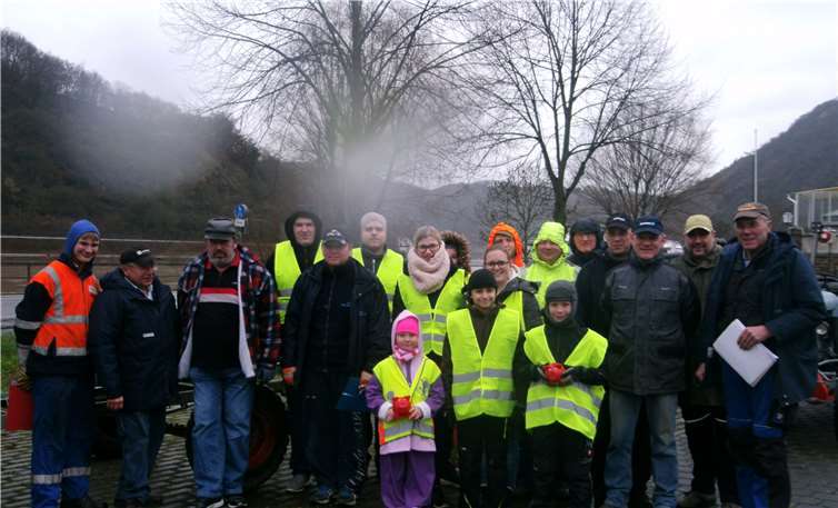 Fleißige Mitglieder des Teams der Schützenjugend und der Schützen. privat