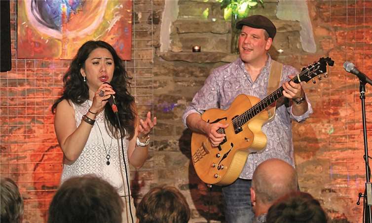 Florezelle Amend und Michael Diehl zogen die Zuhörer in ihren Bann. RÜ