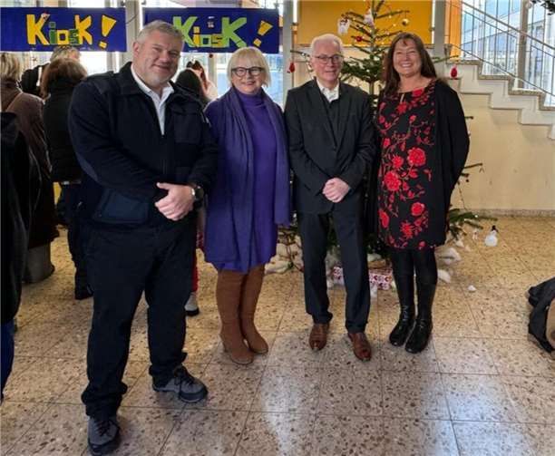 Florian Albrecht (Ortsbürgermeister Raubach), Kamilla Paterek-Riedrich (1. Beigeordnete der Stadt Dierdorf), Volker Mendel (Bürgermeister der VG Puderbach) , Jutta Flender (Schulleiterin). Foto: privat