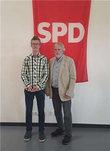 Florian Augst , Sprecher der Jusos Kreis Neuwied , und Günther Behr , Vorsitzender der SPD AG 60 plus im Kreis Neuwied.  Foto: Florian Augst