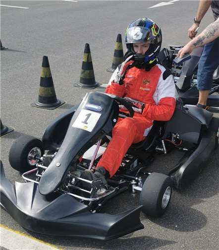 Florian Rauhe im SMS Solution Elektrokart.