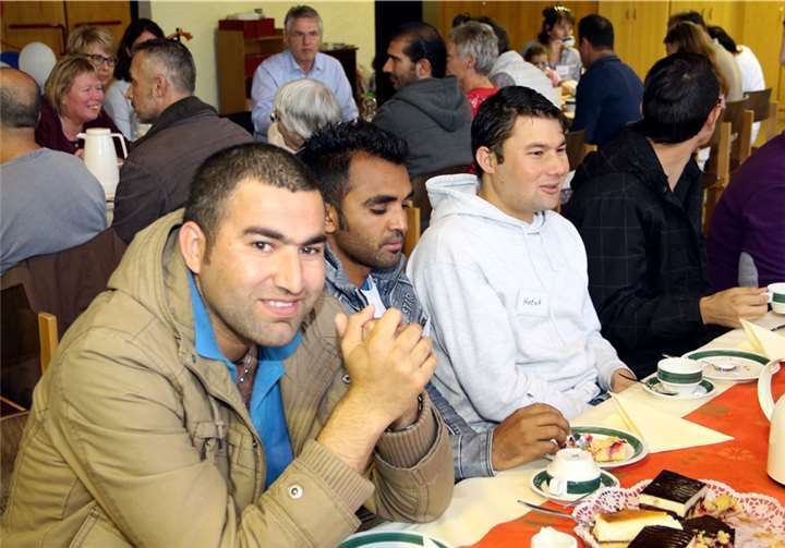 Flüchtlinge und Einheimische nutzten den Nachmittag im evangelischen Gemeindehaus zum gegenseitigen Kennenlernen.