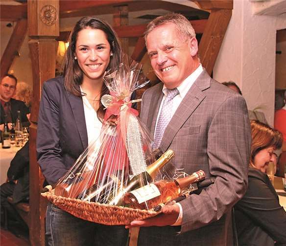 „Flüssige Blumen“ gab es vom Genossenschaftsvorsitzenden Rudolf Mies.