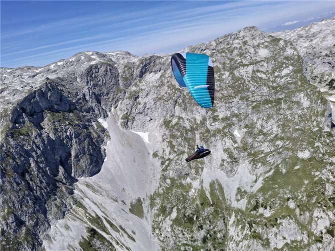 Flug vor dem Tennengebirge. Foto: Drachen- und Gleitschirmfreunde RML