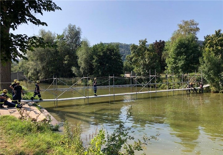 Flussüberquerung leicht gemacht. Fotos: THW Cochem