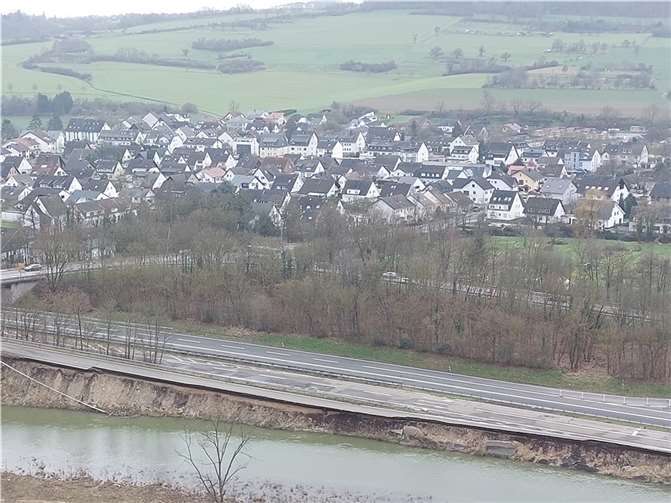 Flutgeschädigte B266 bei Heimersheim. Foto: privat