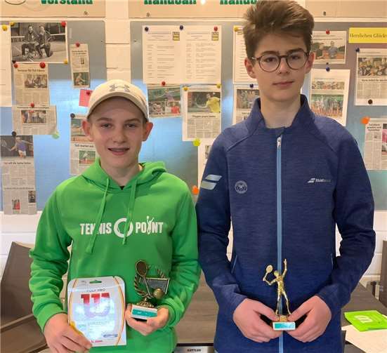 Flynn-Tjark Baumert (li.) schlug seinen Gegner im Finale mit 6:3 6:2. privat