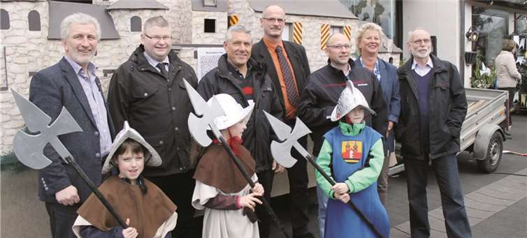 Föhliches Treffen beim „Moosemannfest“ in Alken (v. l.): Bruno Seibeld, Walter Escher, Fritz Bär, Reinhard Kisselbach, Eric Peiter, Christine Altmeppen und Klaus Endris. privat