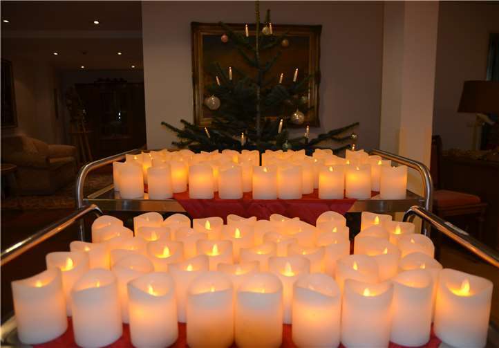 Förderkreis St. Maria-Josef e.V. verschenkt „Lichter der Hoffnung“ an Bewohner. Foto: privat