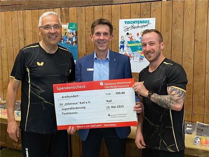Förderung für junge Talente: Sparkasse spendet an SV „Eifelrose“ Kail. Foto: Toni Esch