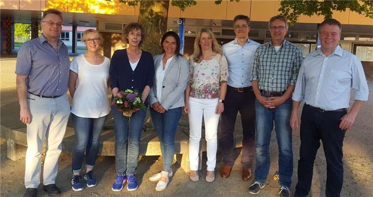 Förderverein des Mittelrhein-Gymnasiums Mülheim-Kärlich.V. l.: Herr Mittelberg, Frau Auer-Bengel, Frau Walther, Frau Schirmer,Frau Dr. Dierkes-Globisch; Herr Wolf, Herr Schambortski , Herr Marschall.privat