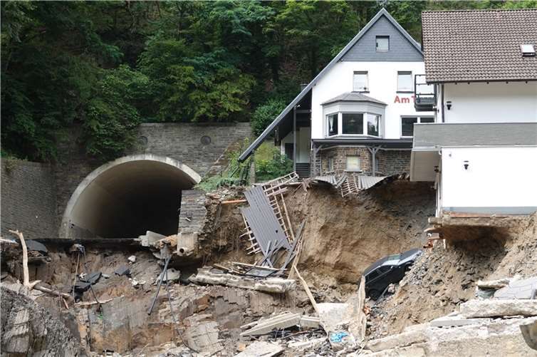 Fortgespült: Das Entree von Altenahr sieht aus wie nach einer Bombenexplosion.