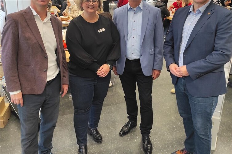 Foto 2: Sie waren mit dem Verlauf des ersten Pflege-Info-Tages vollauf zufrieden (von links): Neuwieds Bürgermeister Peter Jung, Claudia Simonis-Schultheiß, Beauftragte für Chancengleichheit am Arbeitsmarkt des Jobcenters, Dieter Knopp, Geschäftsführer Arbeitsagentur Rhein-Wied-Westerwald, und Erster Kreisbeigeordneter Phillip Rasbach. 