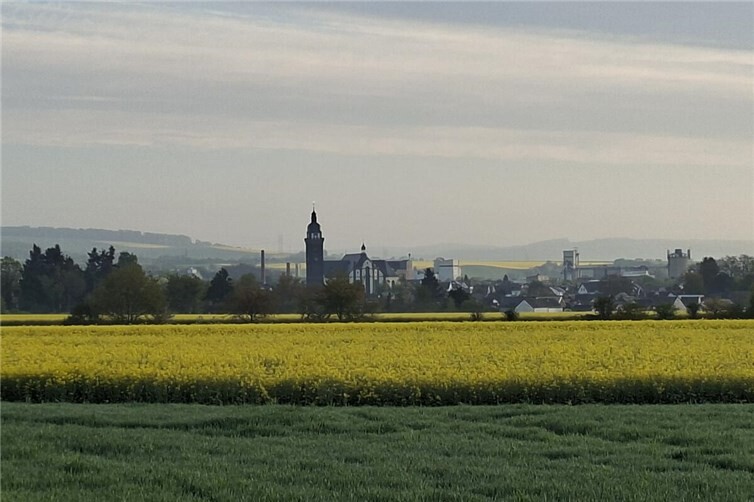 Foto: Blick von der Kapelle am Wellinger in Kruft zur Pfarrkirche. 