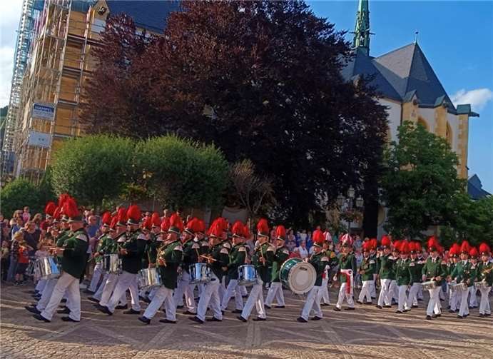 Trotz Flutschäden: Ahrweiler feiert Schützenfest Foto: DU