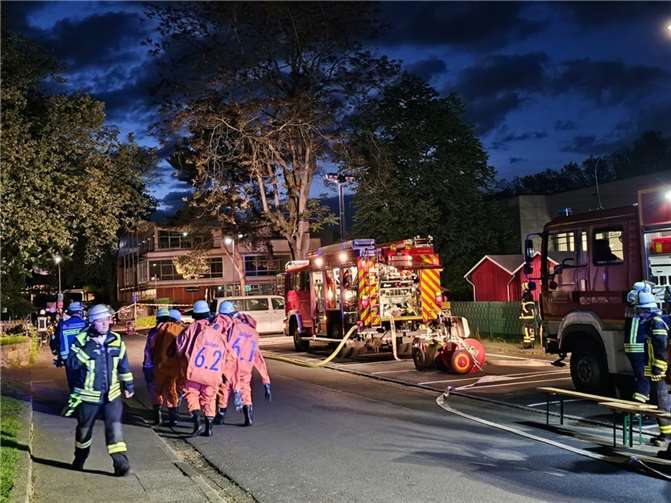 Chlorgasaustritt - Aufwändiger Feuerwehreinsatz im Hallenbad Königswinter Foto: Freiwillige Feuerwehr Königswinter