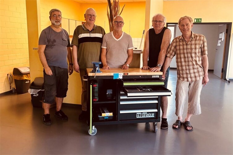 Foto (Gisela Ramershoven): Die Ehrenamtler gehören zu dem mittlerweile 14-köpfigen Team des Repair Cafés in Unkel.
