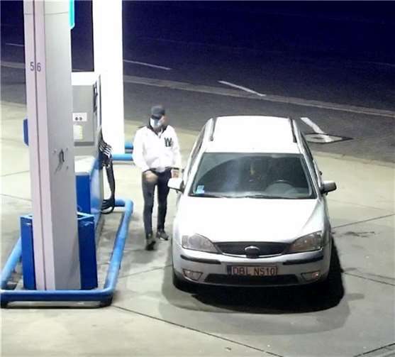 Foto-Fahndung: Wer kennt diese Männer? Foto: Polizei