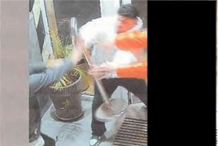 Foto-Fahndung: Wer kennt diesen Mann? Foto: Polizei